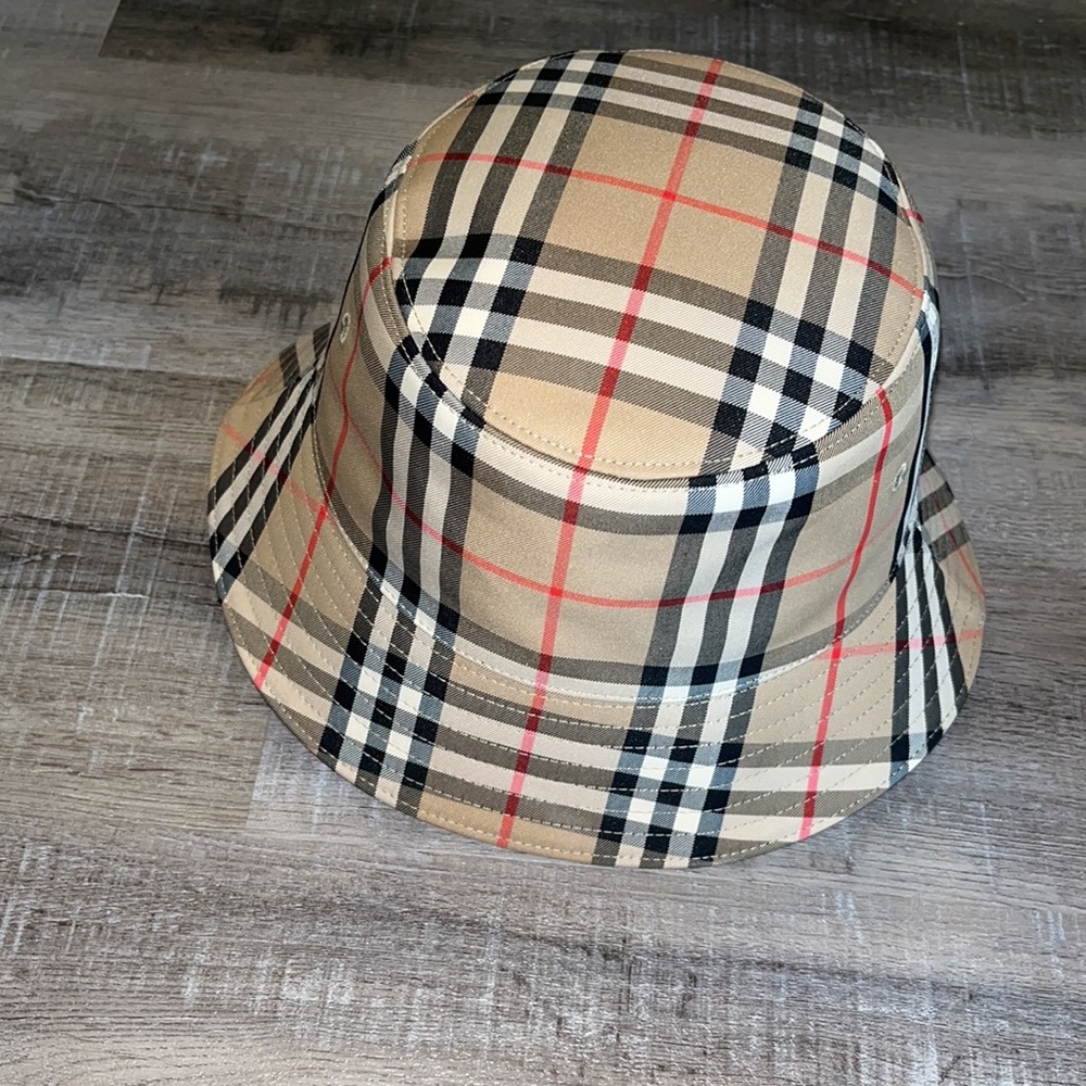 Burberry bucket hat